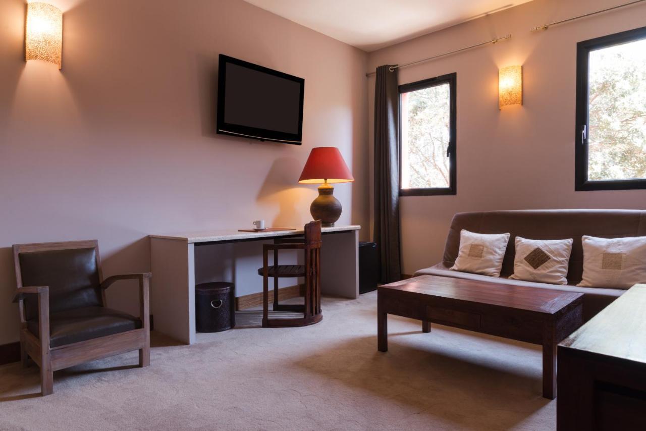 Hotel Restaurant Spa Disini Montpellier Est, The Originals Relais Castries Bagian luar foto